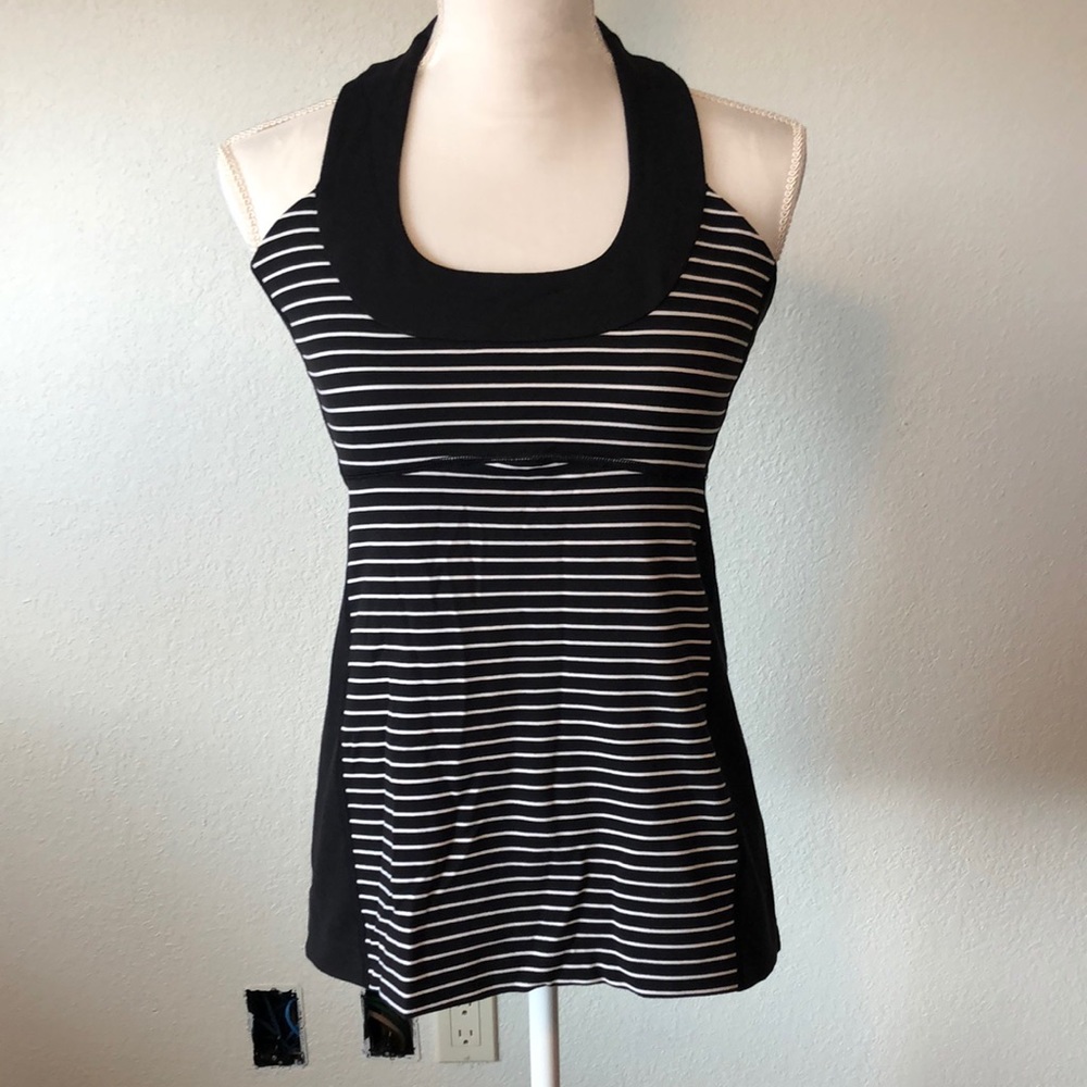 Lululemon Classic Scoopneck - sz 10